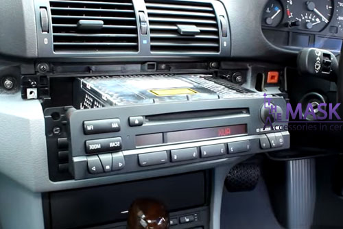 ถอดหน้ากากวิทยุ BMW Series 3 E46 (8)